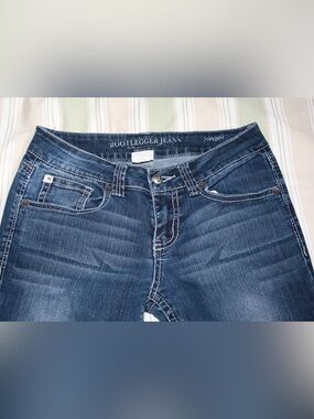 Bootlegger Women’s dark blue Wash with contrast stitch  low-rise jeans